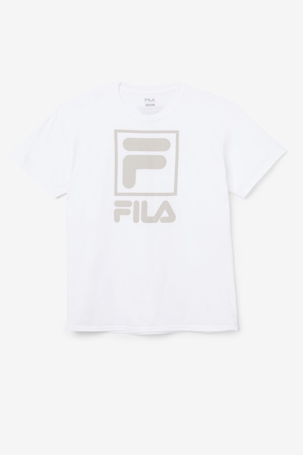 Salida De Cola De Camisetas Apiladas Blancas