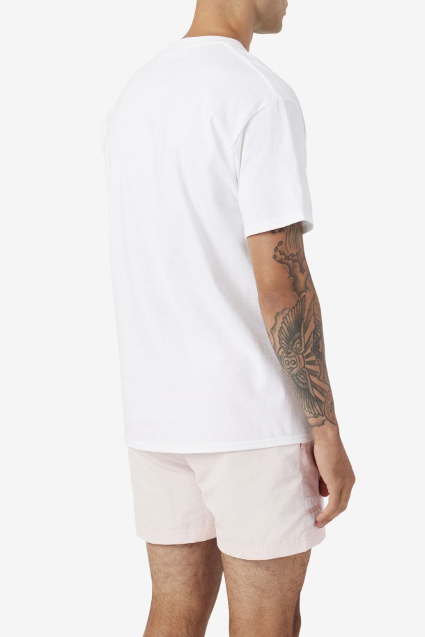 Salida De Cola De Camisetas Apiladas Blancas